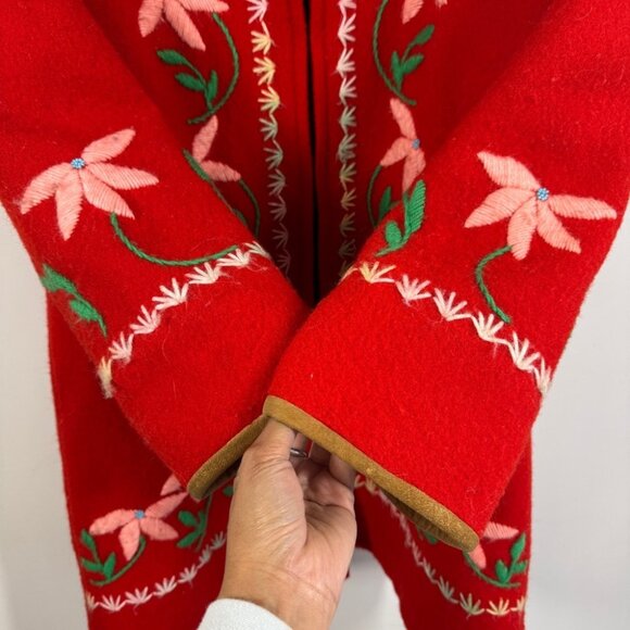 RARE Vintage Hudson’s Bay Red Wool with Floral Embroidered Hooded Coat - Picture 5 of 14